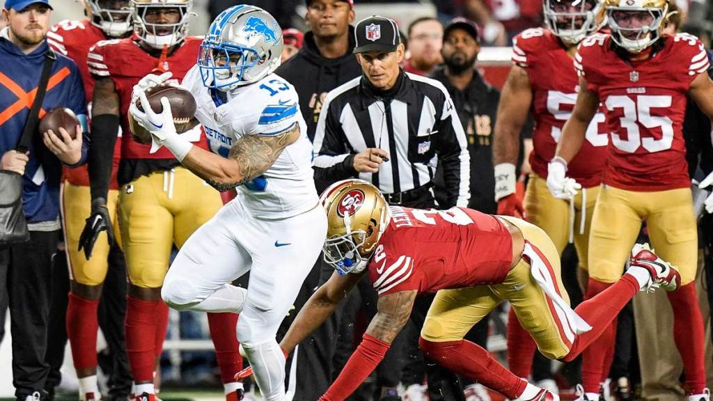 Detroit Lions located Back Craig Reinolds (13) v. San Francisco 49ers Cornerback Demomore Lenoir (2) During the first half in Levi Stadium in Santa Clari, California, 20. On Monday, 30. December.