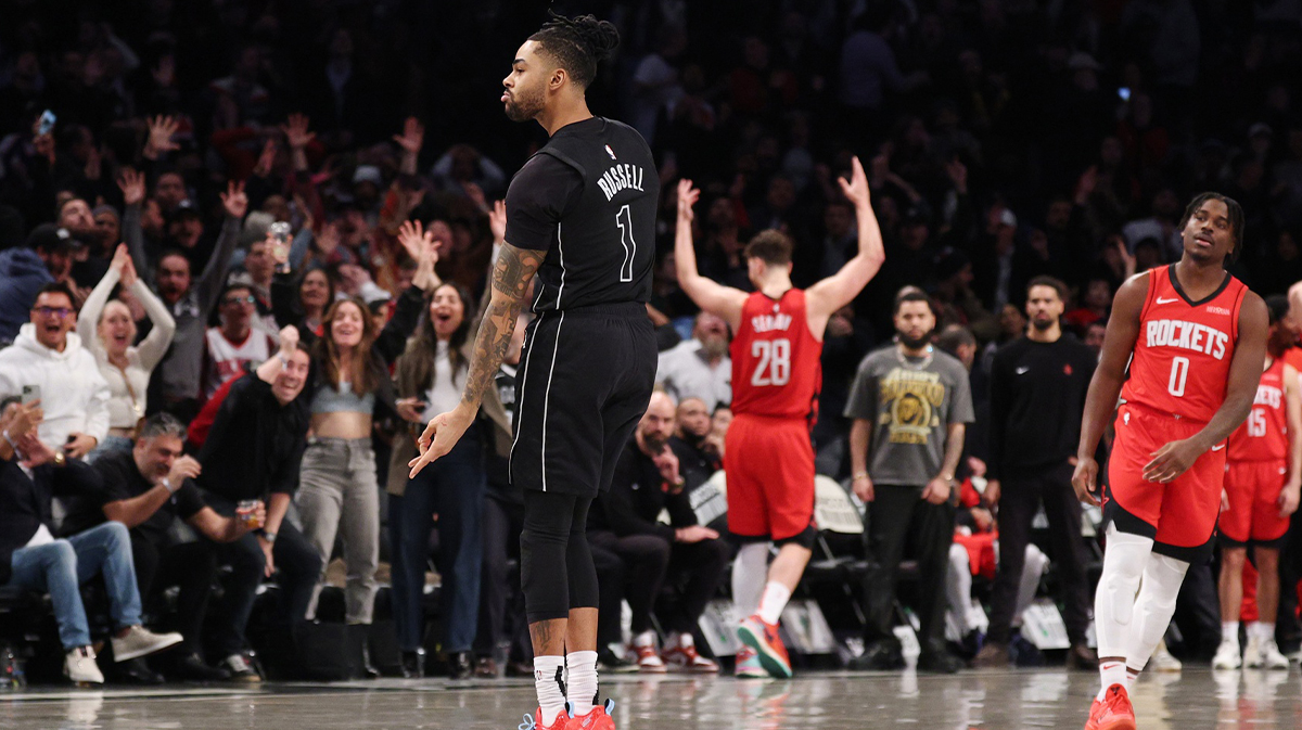 The Brooklyn Nets goalkeeper of Angelo Russell (1) famous after having made a basket of three points winning with 3.1 seconds to play in the fourth quarter to defeat the Houston Rockets at the Barclays Center.