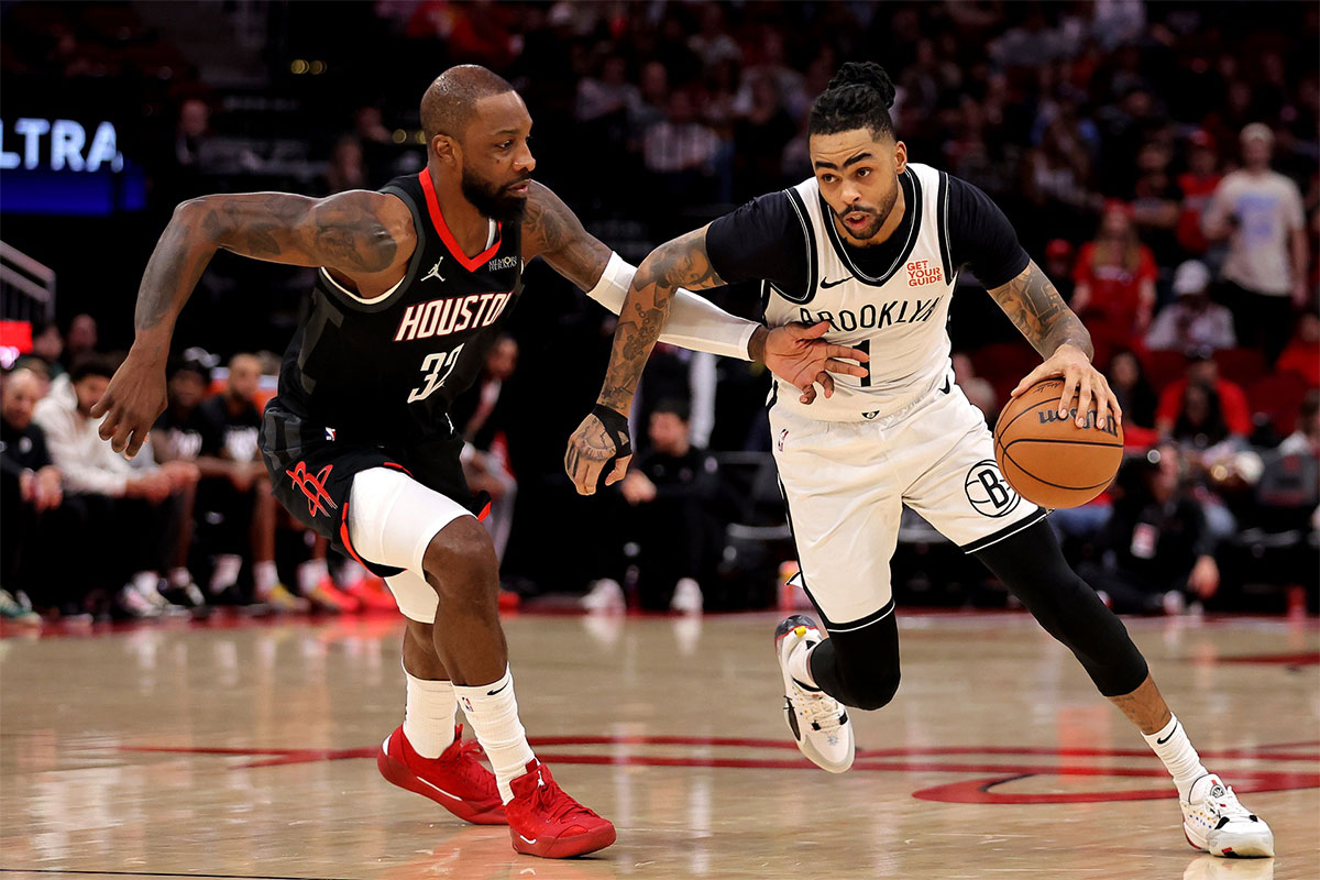 Brooklyn Nets Guard D'Angelo Russell (1) Drive to basket against Houston rocket forward Jeff Green (32) during the third quarter at the Toyotin Center.