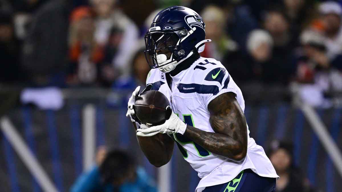 Seattle Seahawks wide receiver DK Metcalf (14) makes a catch against the Chicago Bears during the first quarter at Soldier Field.