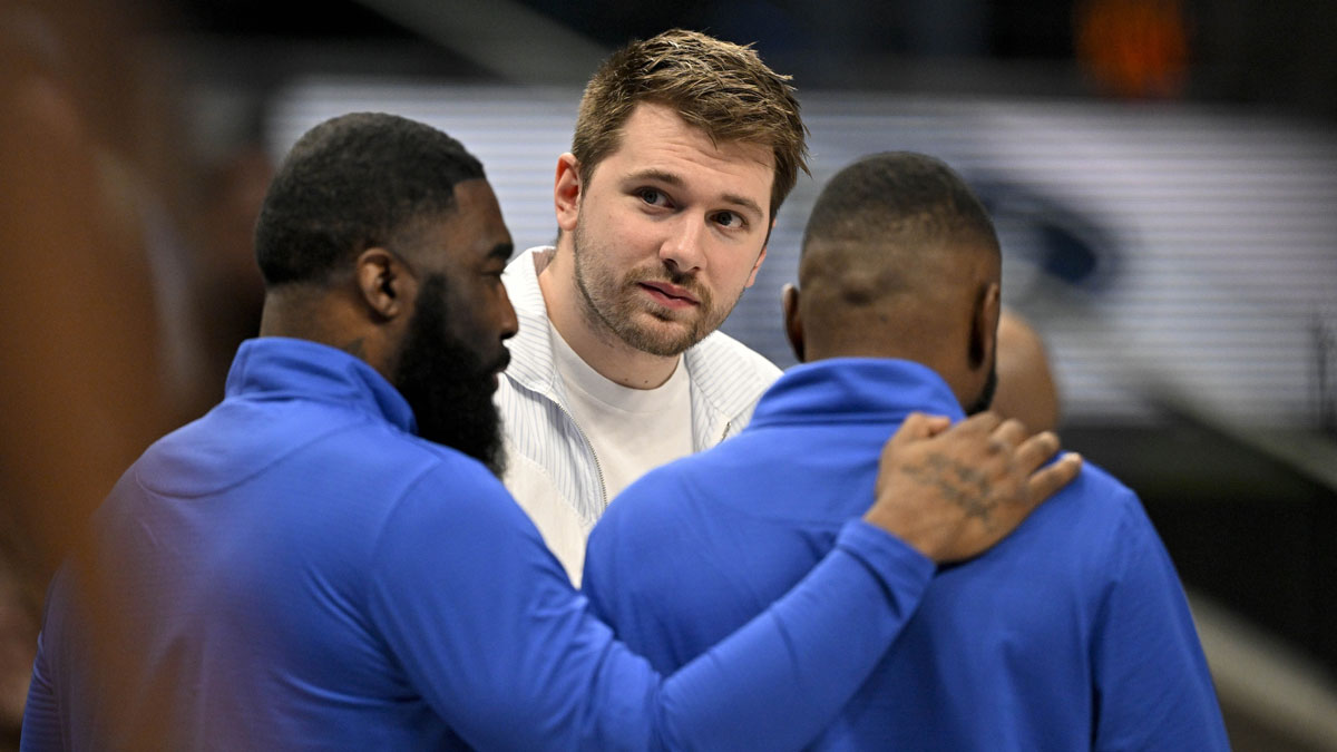     Dallas Mavericks Guard Luka Doncic (Center) talk to the team staff during the second quarter against Denver Nuggets to the center of American Airlines. 