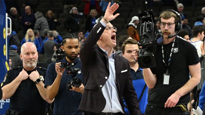 Connecticut Huskies head coach Dan Hurley waves to the crowd after the win against the Creighton Bluejays at CHI Health Center Omaha.