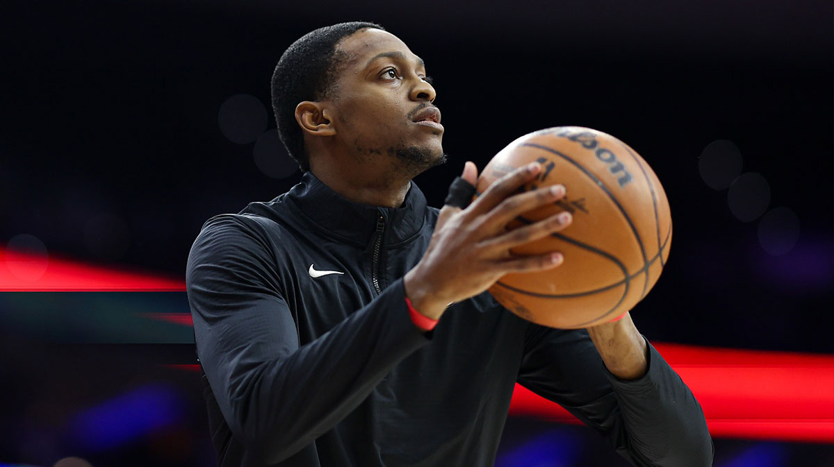 Sacramento Kings Guard De'aaron Fok is heated before the game against Philadelphia 76ers in the Vells Fargo Center.