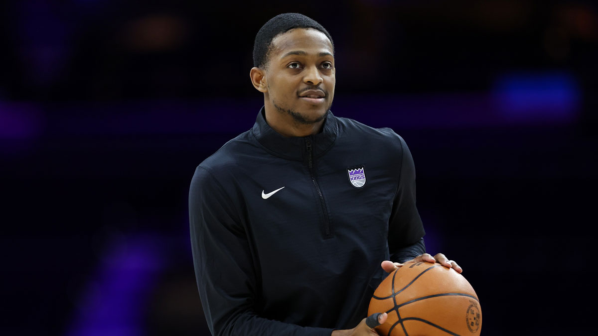 Sacramento Kings Guard De'aaron Fok is heated before the game against Philadelphia 76ers in the Vells Fargo Center. 