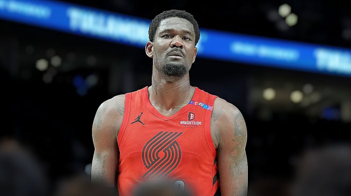 Blazers news: Deandre Ayton out indefinitely with calf injury