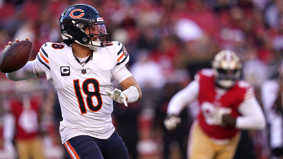Chicago Bears quarterback Caleb Williams (18) throws a pass against the San Francisco 49ers in the second quarter at Levi's Stadium.