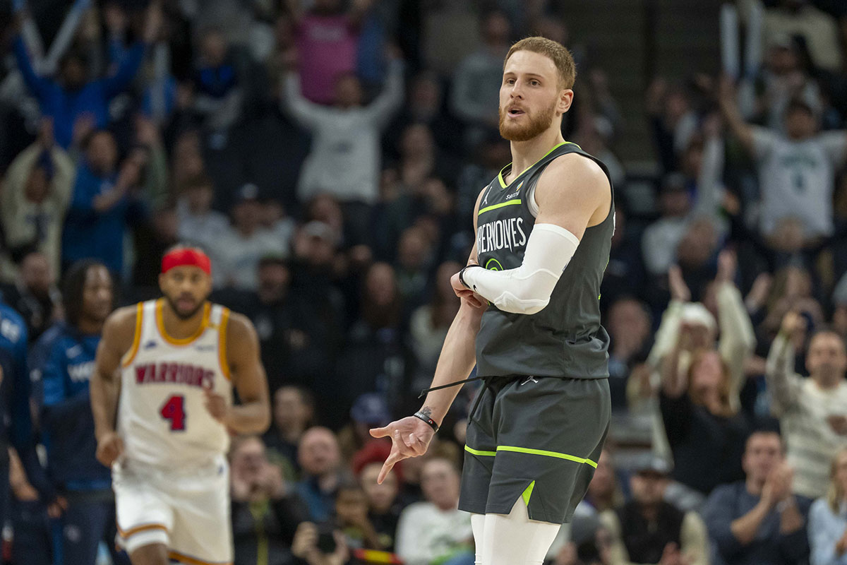 Minnesota Timbervolves Guard Dont Divincenzo (0) Slaves after creating three points inserted warriors from golden state warriors in the target center.