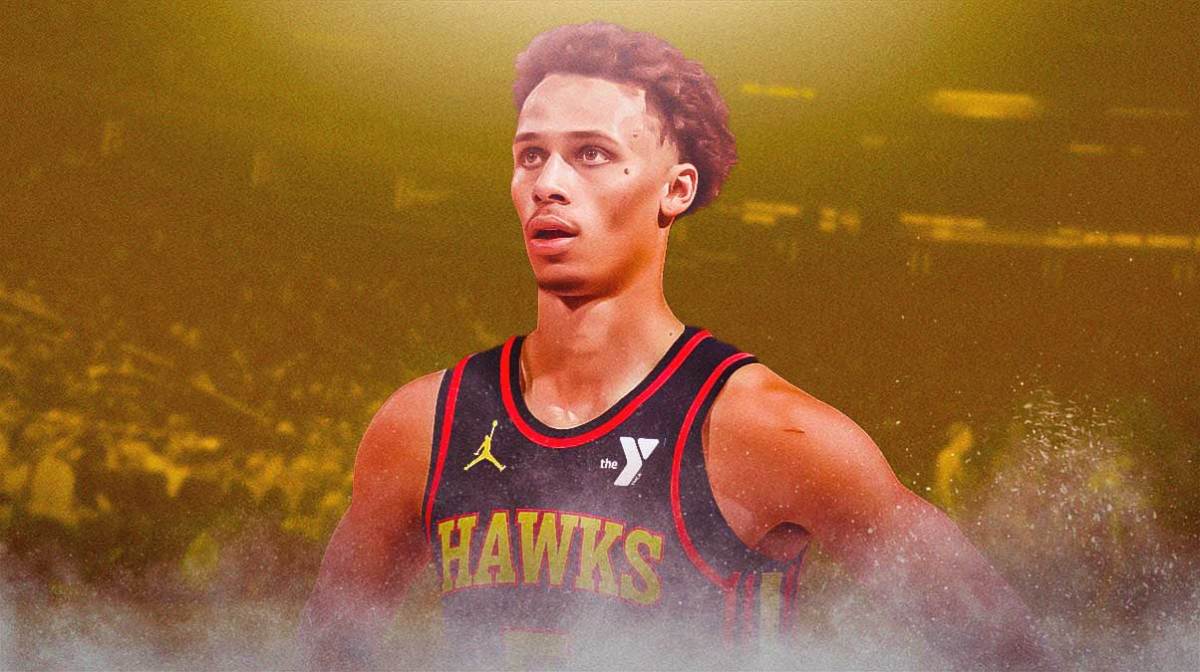 Dyson Daniels with a Hawks jersey.