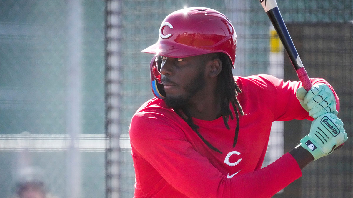 Cincinnati Reds shortstop Elly De La Cruz (44) takes live batting practice at the Cincinnati Reds Player Development Complex in Goodyear, Ariz., on Friday, Feb. 14, 2025.
