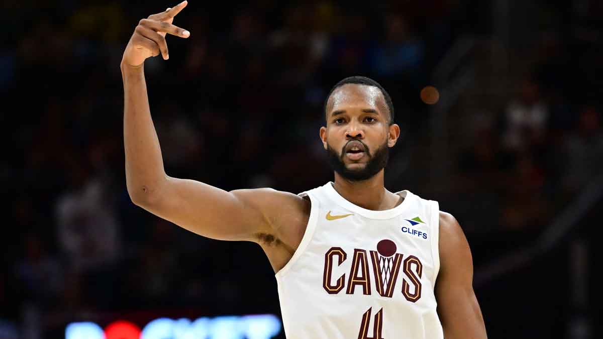 Cleveland, Ohio, USA; Cleveland Cavaliers Next Evan Moblei (4) Glory After they hit the cart with three points during the second half against Dallas Mavericks on a missile mortgage field.