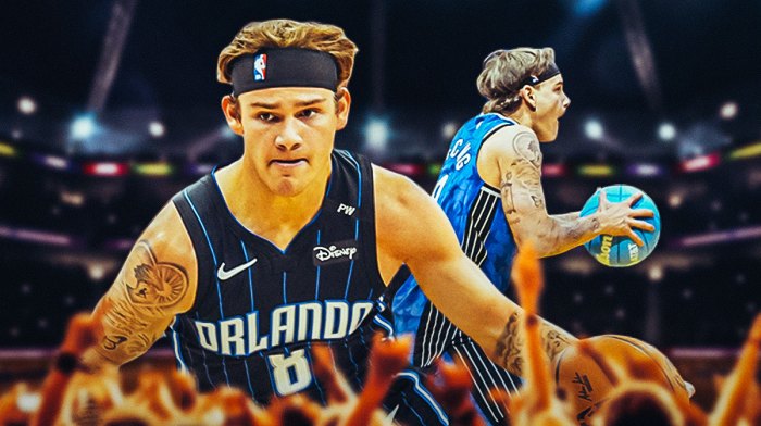 Mac McClung dunking in a Magic jersey.
