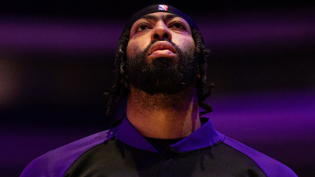 Lakers Next Anthony Davis means an anthem before sharing against Philadelphia 76ers in Wells Fargo Center