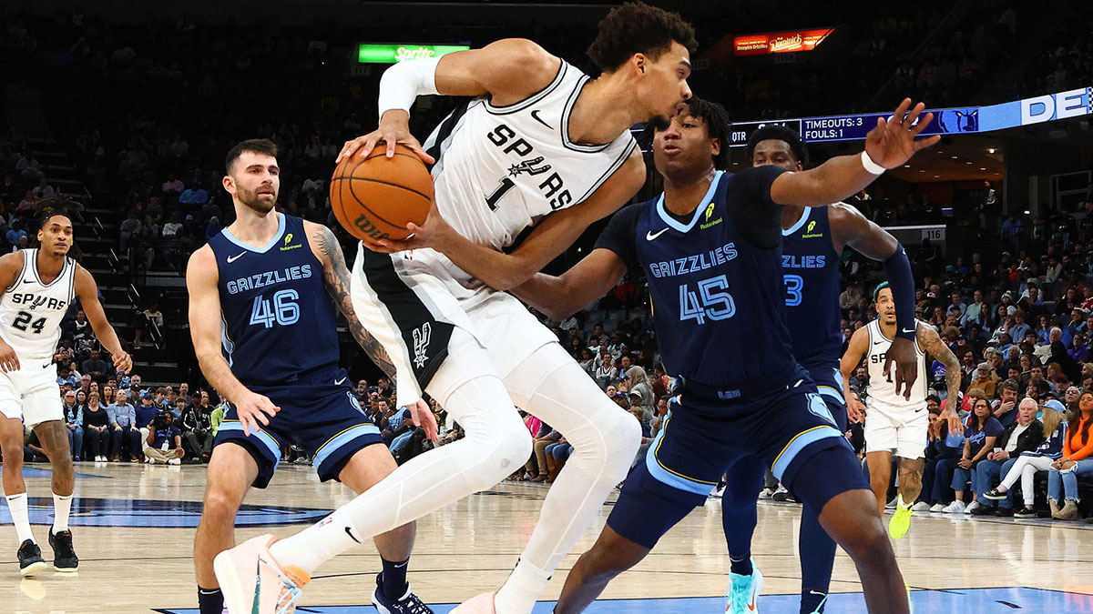 San Antonio Spurs Center Victor Vigbaniama (1) Drive to Cart as Memphis Grizzlies Next GG Jackson II (45) Defend during the fourth quarter in FedExforum. 