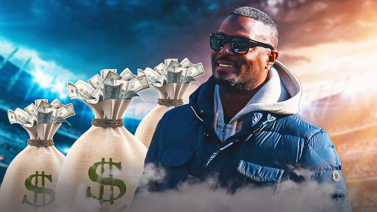 Former Giants WR Plaxico Burress auctioned off his Super Bowl ring.