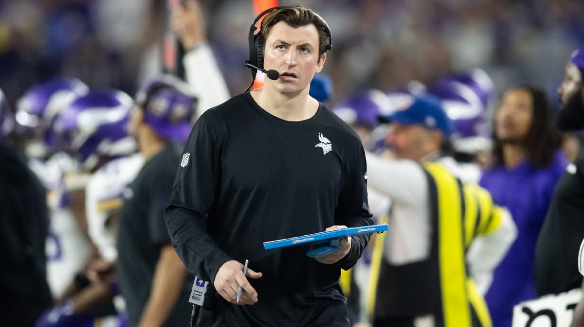 Minnesota Vikings Assistant Quarterbacks Trainer Grant Udinski on Los Angeles Rams during the NFC Wild Card game at State Farm Stadium.