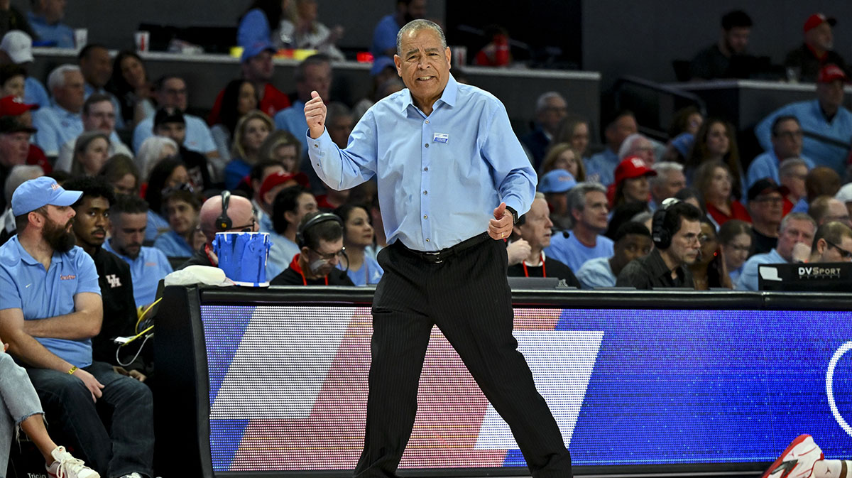 Houston Cougars head coach Kelvin Sampson reacts during the first half against the Texas Tech Red Raiders at Fertitta Center.