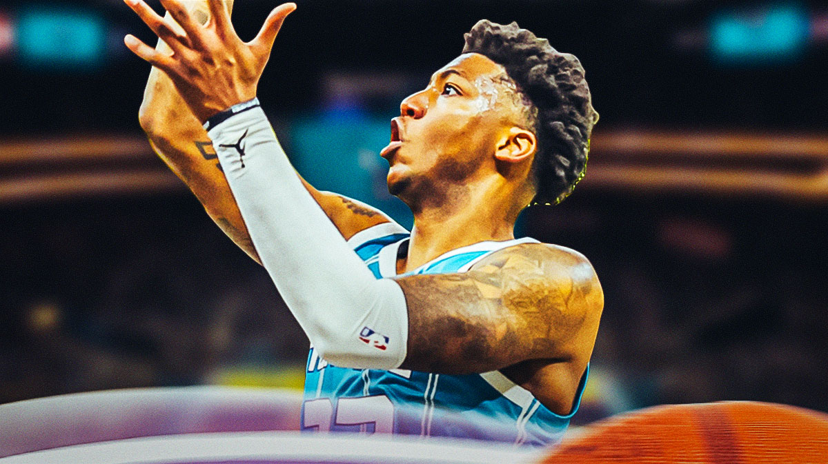 Charlotte Hornets player Elfrid Payton with the Hornets arena in the background, 10-day contract