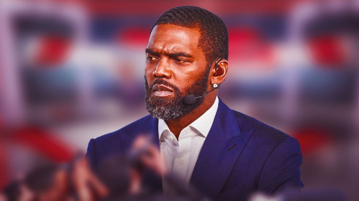 Randy Moss sitting at the ESPN broadcast desk