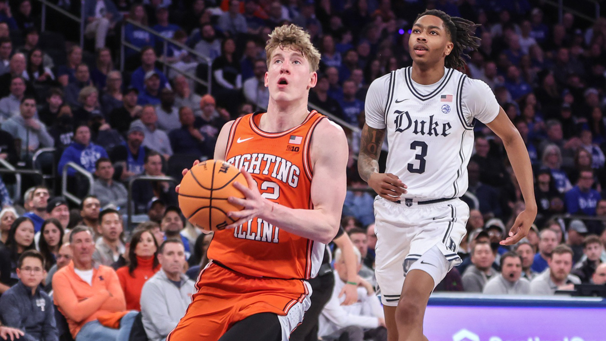Illinois Fighting Illini guard Kasparas Jakucionis (32) drives past Duke Blue Devils guard Isaiah Evans (3) in the second half at Madison Square Garden.