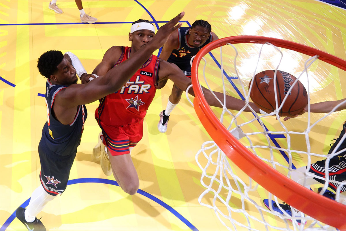 Chuck's global stars preserves Shai Gilgeous-alekander (2) Oklahoma City Thunder Shoves and against Kenny's young stars forward Jaren Jackson Jr. (13) Memphis Grizzlies during 2025 NBA All Star Games in Chese Center.