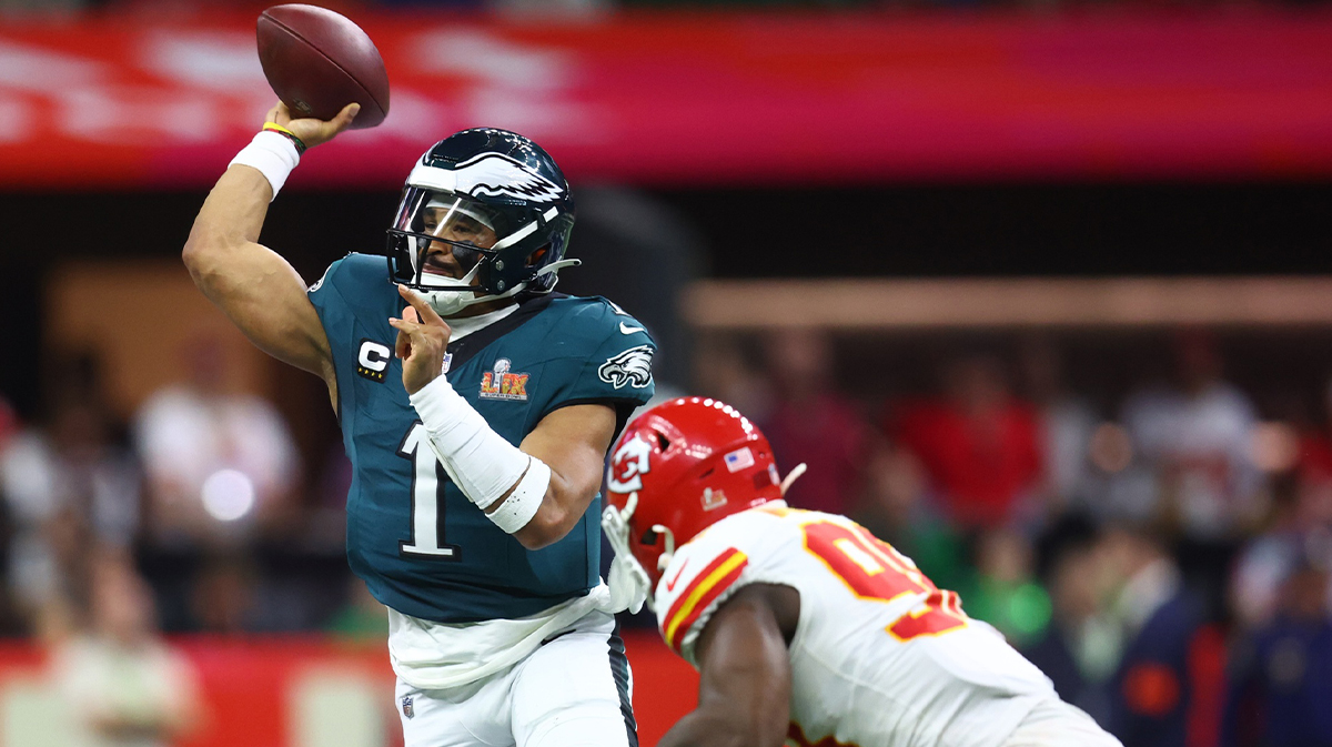 9. February 2025; New Orleans, LA, USA; Philadelphia Eagles Quarterback Jalen Hurts (1) Throws the passage against Kansas Citi's heads in the second quarter of Super Bowl Lika at Ceasars SuperDome. 