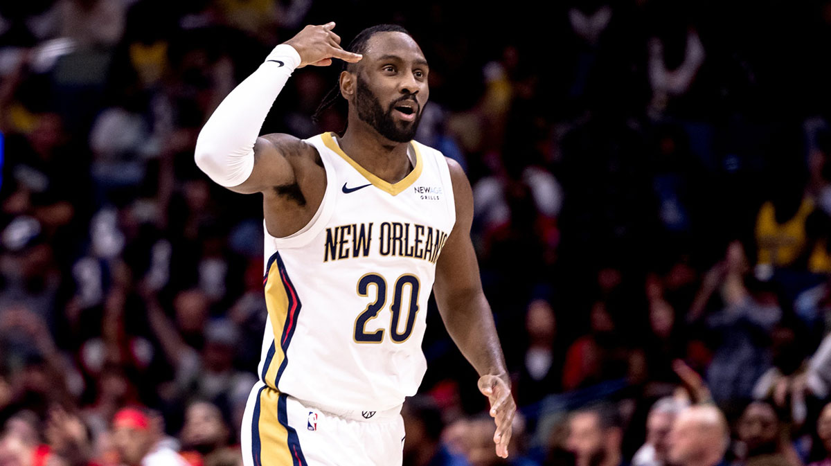 New Orleans Pelicans Guardian Jailena Novell (20) reacts to make a basket against Los Angeles Lakers during the first half in the center of Smoothie King.