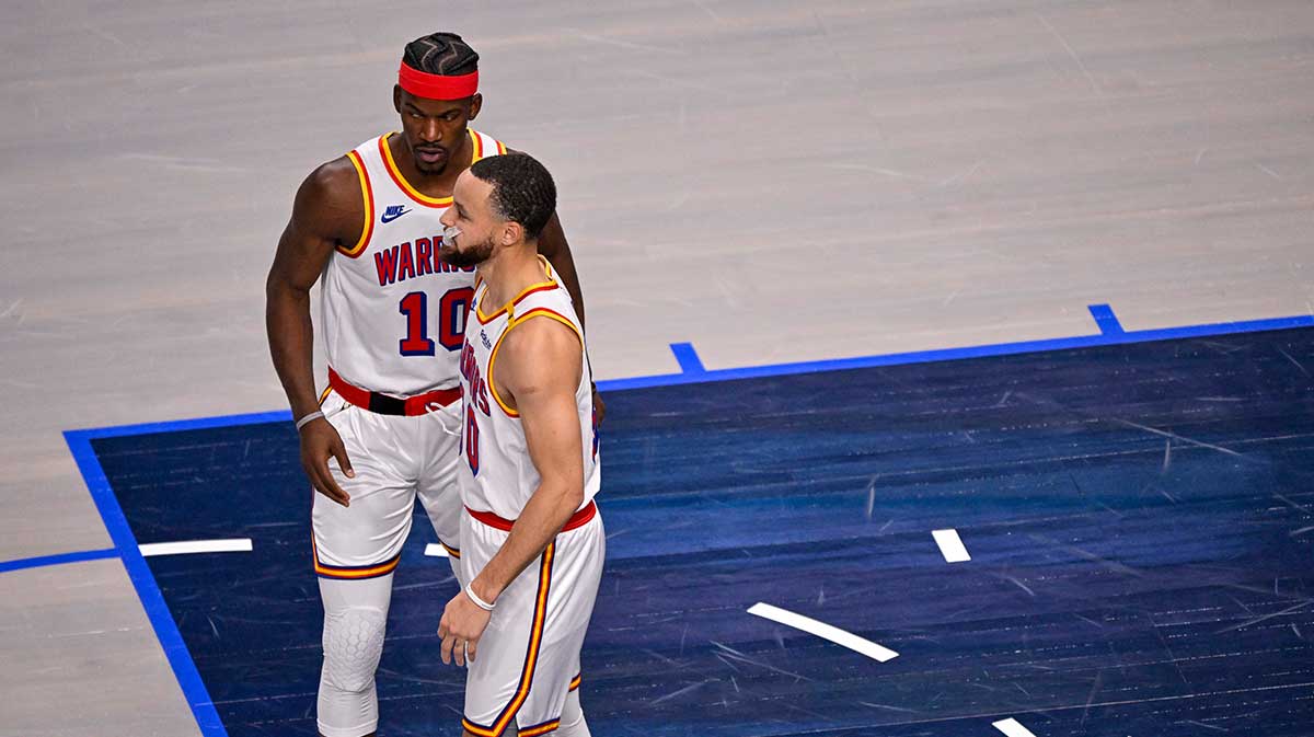 Gold State Warriors forward forward Jimmy Butler (10) and preserve Stephen Curri (30) during the game between Dallas Mavericks and Golden State Warriors in the center of American Airlines.