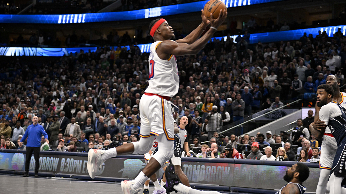 Gold State Warriors Next Jimmy Butler (10) are called an offensive misdemeanor on Dallas Mavericks Guard Kirie Irving (11) AS Butler is trying to tie a match during the fourth quarter of the Airline's fourth quarter. 