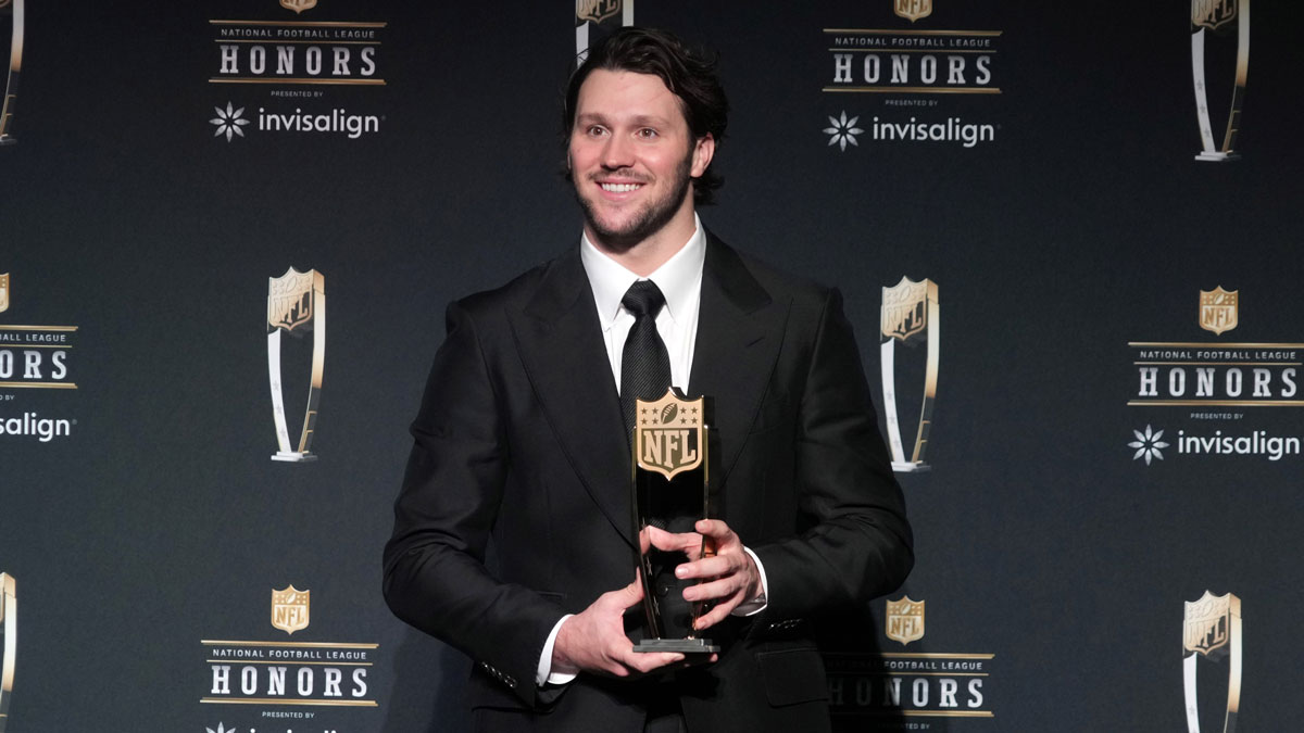 6. February 2025; New Orleans, LA, USA; Buffalo Bills Quarterback Josh Allen is the VTih's most valuable prize for players during the Super Bowl character NFL honor in Saveen.