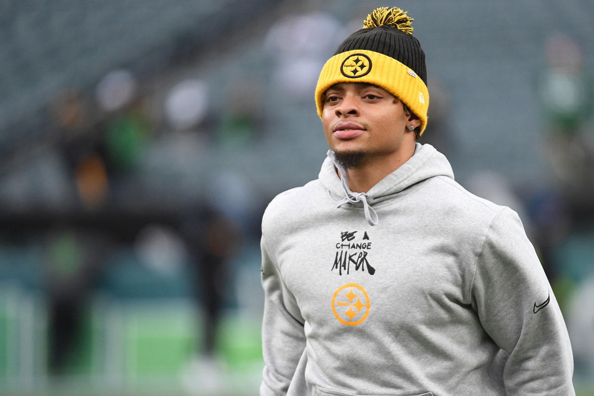 Pittsburgh Steelers quarterback Justin Fields (2) during warmups against the Philadelphia Eagles at Lincoln Financial Field.