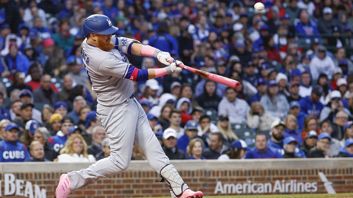 Justin Turner feeling like a 'little kid' again with Sammy Sosa around Cubs