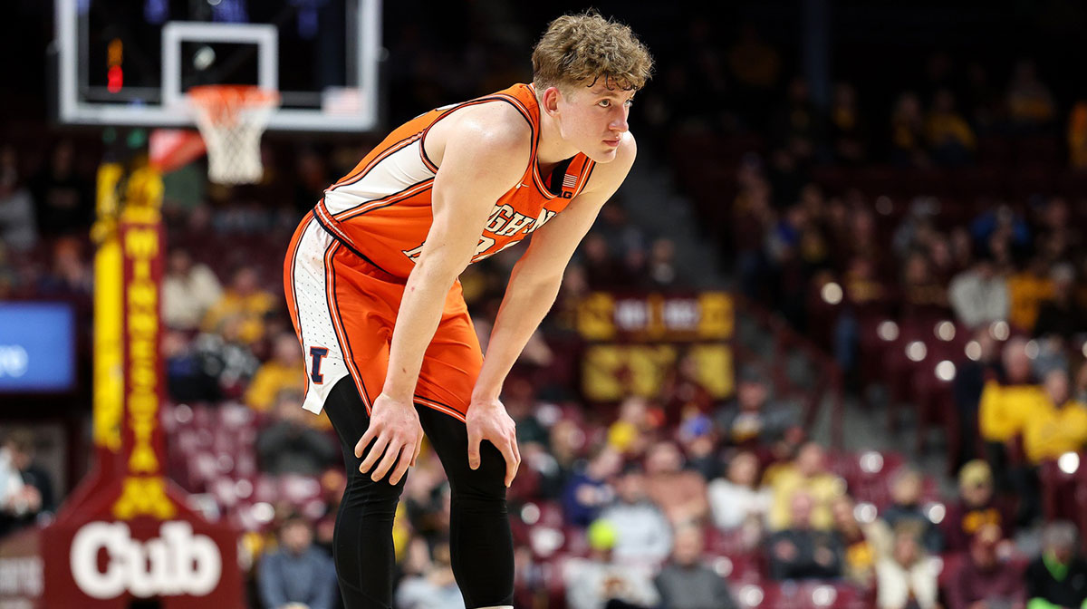 Illinois Fighting Illini guard Kasparas Jakucionis (32) looks on during the second half against the Minnesota Golden Gophers at Williams Arena.