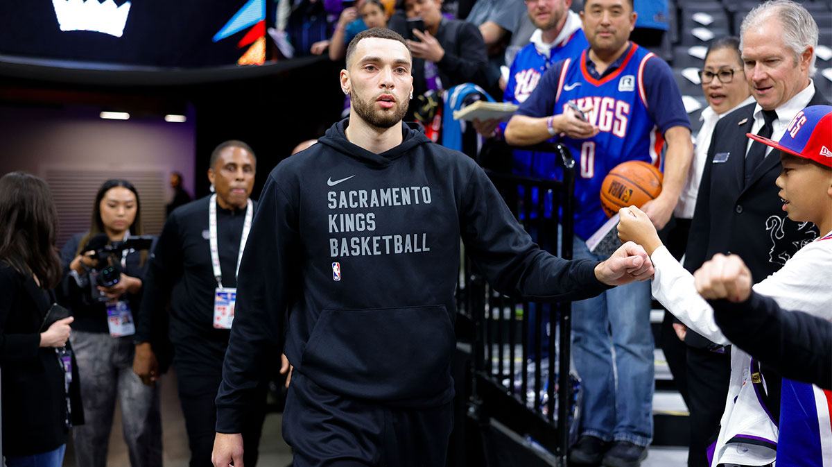 Kings Guard Zach Avalanche (8) Walking to the Court before the game against Orlando magic in Golden 1 Centura