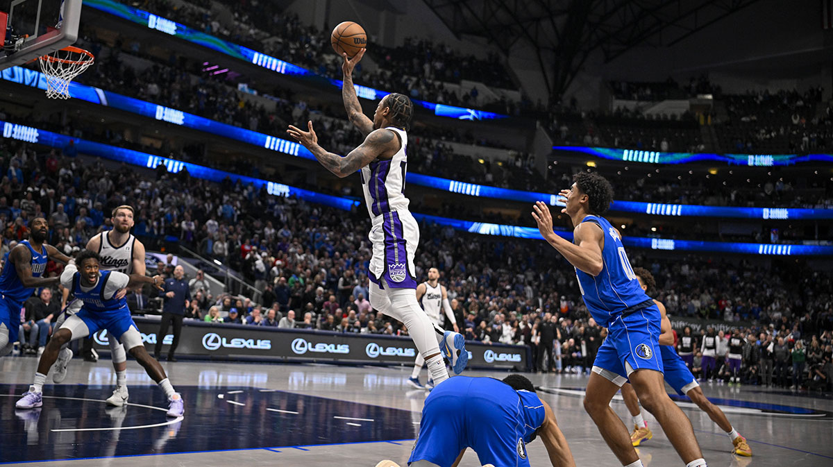 Sacramento Kings Next DeRora Derozan (10) makes the game victory game on Dallas Mavericks during overtime against Sacramento Kings in the American Airlines Center. 