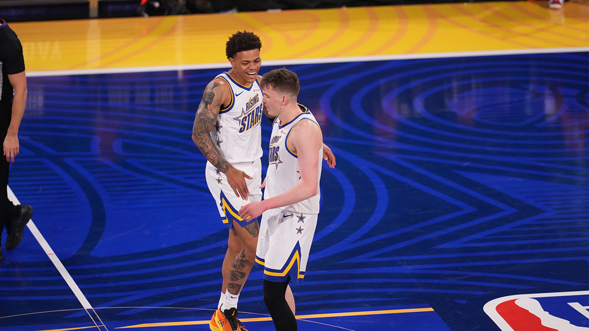 Team C forward Dalton Knecht (4) Los Angeles Lakers celebrates after the game in Chase Center is celebrated after 2025. years in Chase Center. 