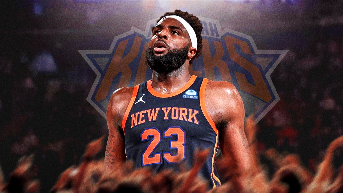 Mitchell Robinson with Knicks fans cheering for him