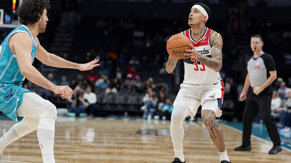 Washington Wizard The front Kyle Kuzma (33) pulls to record a jumper against Charlotte Hornet during the second half in Spectrum Center.