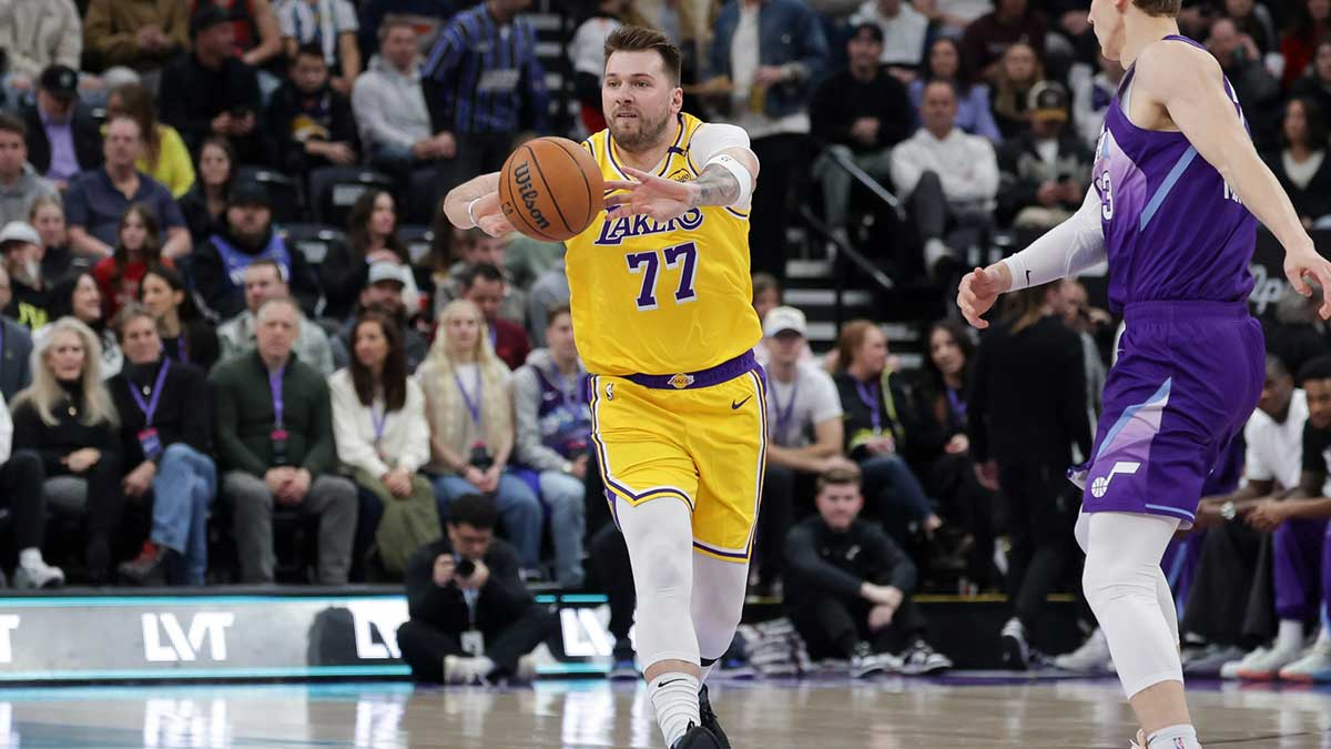 Lakers Guard Luka Doncic (77) Passes