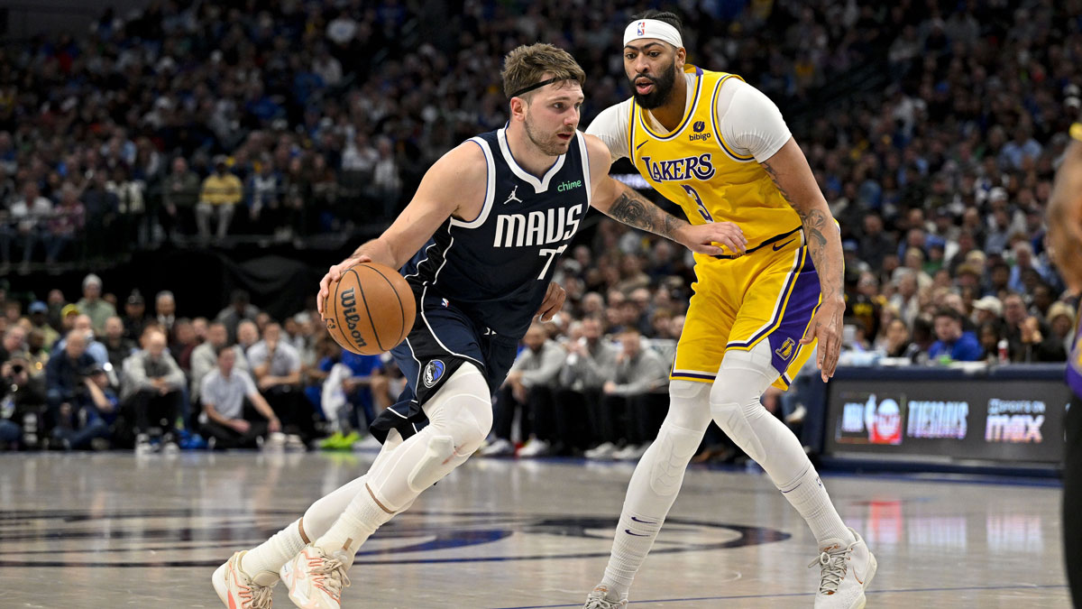 Dallas Mavericks Guard Luka Doncic (77) Drive to baskets next to Los Angeles Lake Prime In Anthony Davis (3) during the second half in the center of American Airlines.