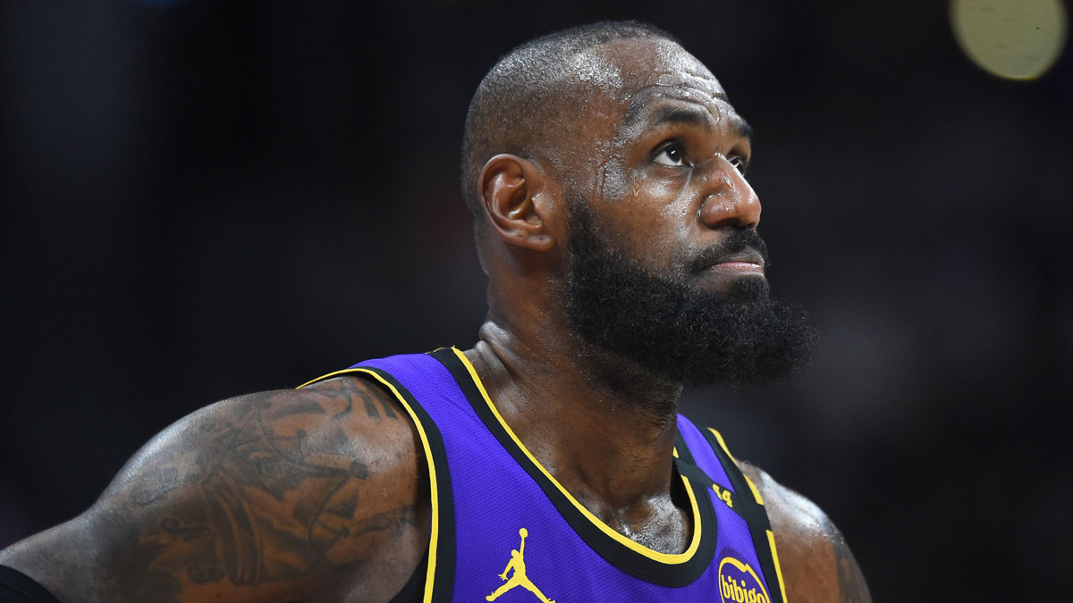 Lakers forward Lebron James (23) during the first half against Nuggets Nuggets on Balli