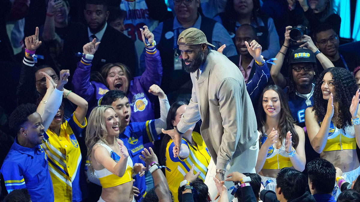 Shaqís OGs forward LeBron James (23) of the Los Angeles Lakers during player introductions before the 2025 NBA All Star Game at Chase Center