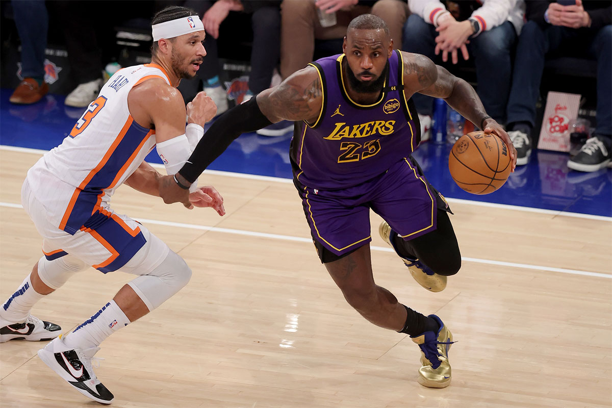 Los Angeles Lebron James (23) Drive to Cart against New York Knicks Guard Josh Hart (3) During the fourth district in Madison Square Garden.