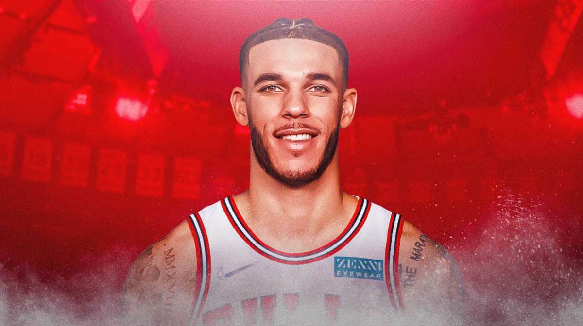 Bulls, Lonzo Ball, Lonzo Ball Bulls, Lonzo Ball contract, Lonzo Ball extension, Lonzo Ball in Bulls uni smiling, Bulls arena in the background