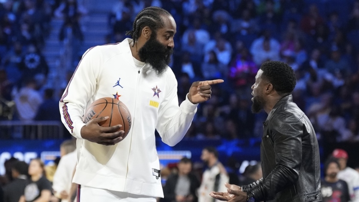 Shaq的OGS后卫James Harden（1）是LA快船队和Kevin Hart在Chase Center的2025年NBA全明星赛期间。