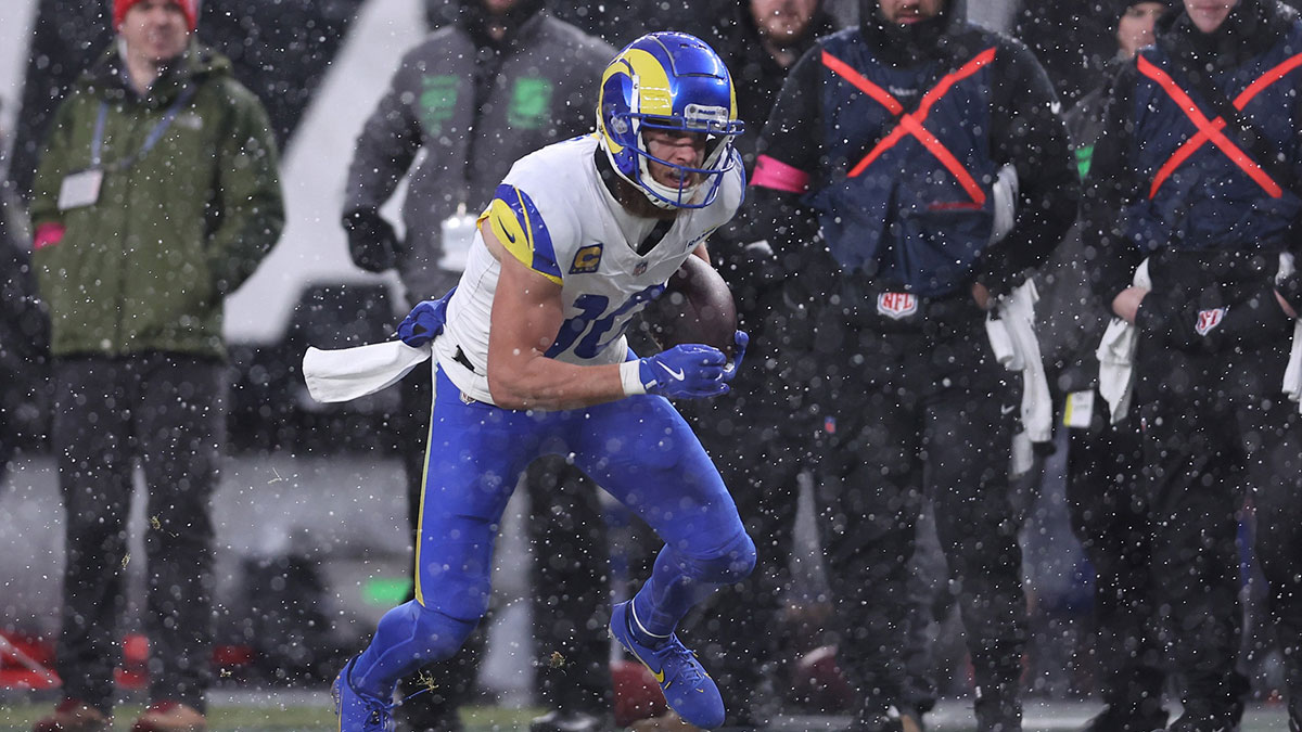 Los Angeles Rams wide receiver Cooper Kupp (10) catches a pass in the second quarter against the Philadelphia Eagles in a 2025 NFC divisional round game at Lincoln Financial Field.