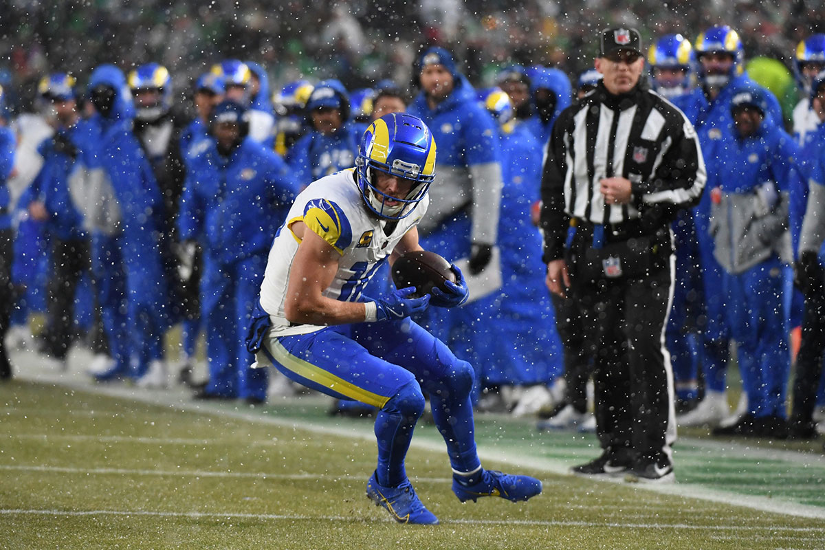 Los Angeles Rams wide receiver Cooper Kupp (10) catches a pass against the Philadelphia Eagles in the first half in a 2025 NFC divisional round game at Lincoln Financial Field.