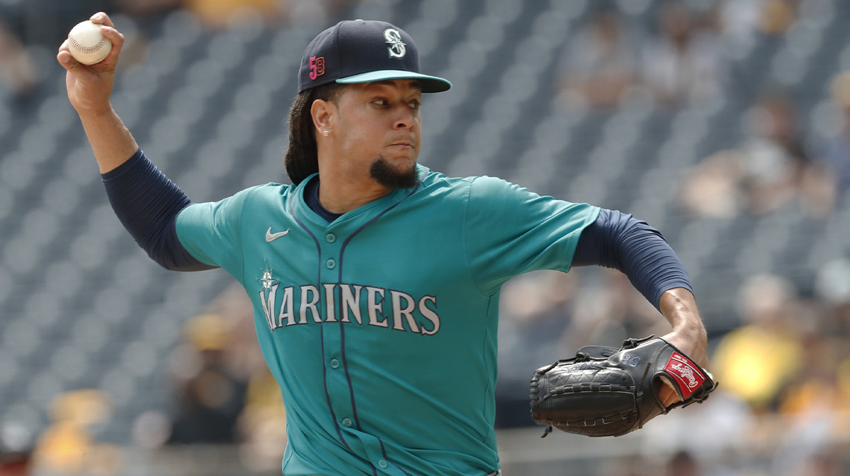 Seattle Mariners starting pitcher Luis Castillo (58) delivers a pitch against the Pittsburgh Pirates during the first inning at PNC Park.
