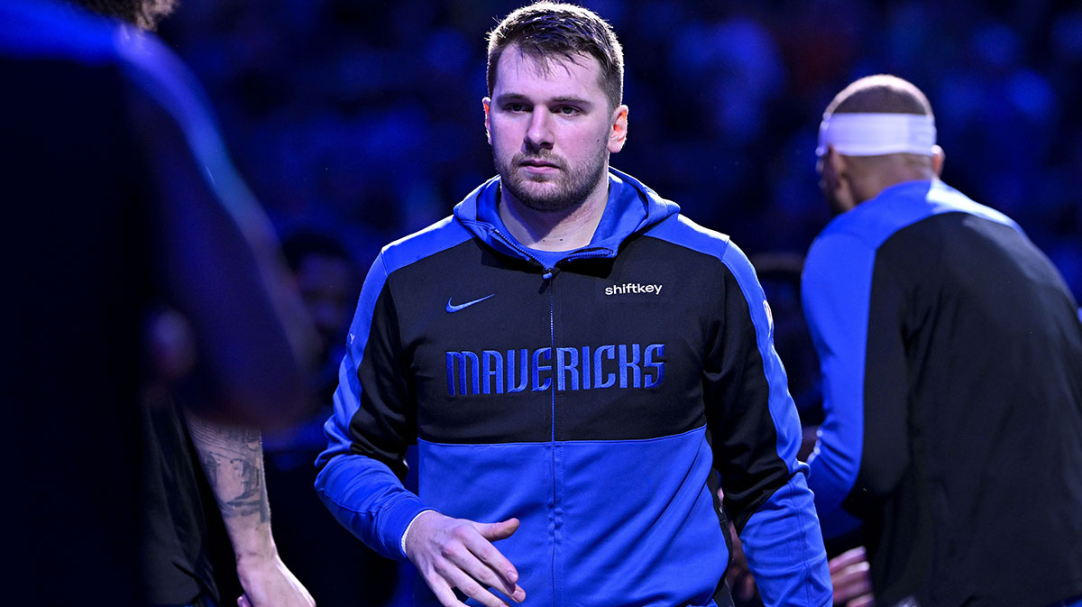 Dallas Mavericks Guard Luka Doncic (77) ago games between Dallas Mavericks and Minnesota Timbervolves in the center of American Airlines.