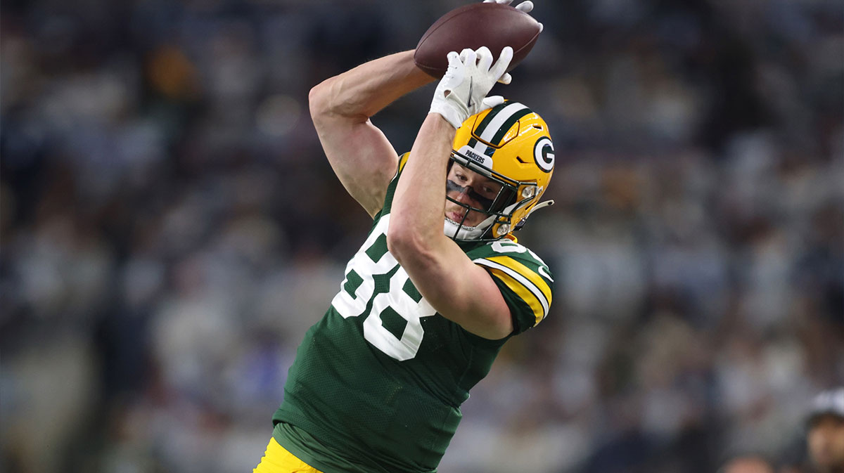 Green Bay Packers tight end Luke Musgrave (88) catches a pass against the Dallas Cowboys during the first half for the 2024 NFC wild card game at AT&T Stadium.