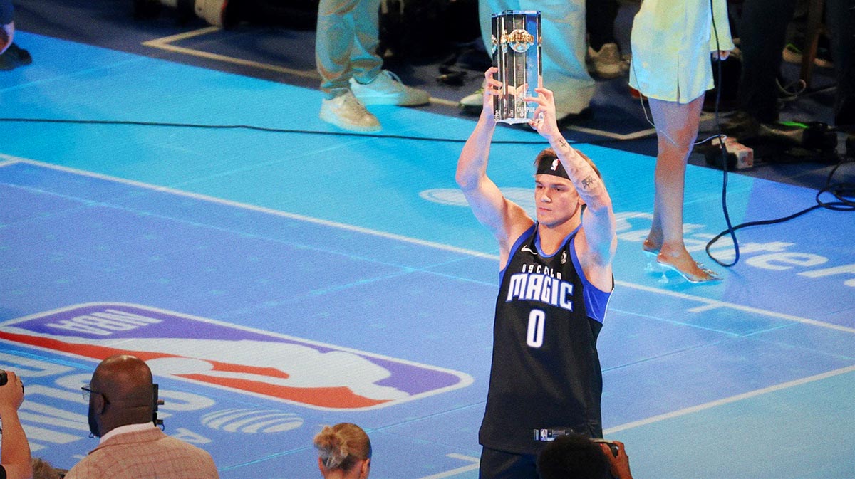 Osceola Magicarni Guard Mac McClung (0) Glory after winning AT & T Slam Dunk Contest during the NBA All Star Saturday night in the Lucas oil stadium.